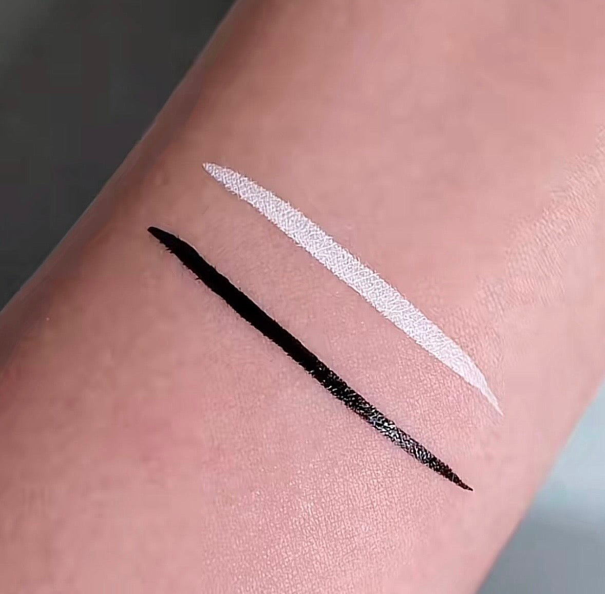 BEAUTY CREATIONS DELINEADOR DOBLE PUNTA HAUNTING SPELL