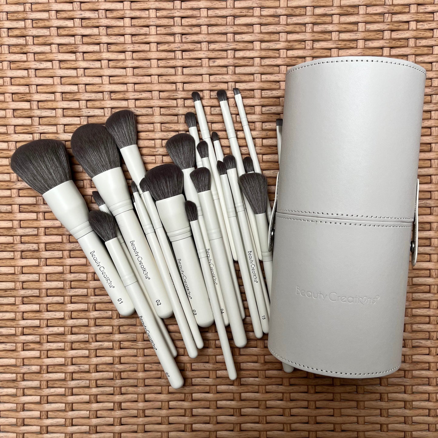 BEAUTY CREATIONS SET 24 BROCHAS CLOUD