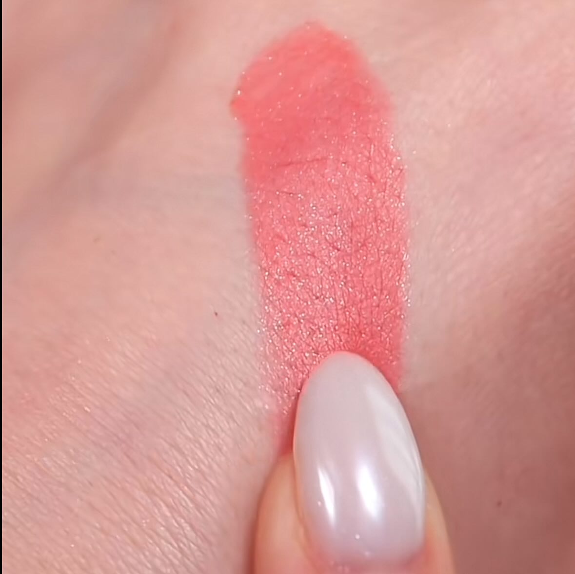 ESSENCE SO CHERRY HAPPY BLUSHLIGHTER
