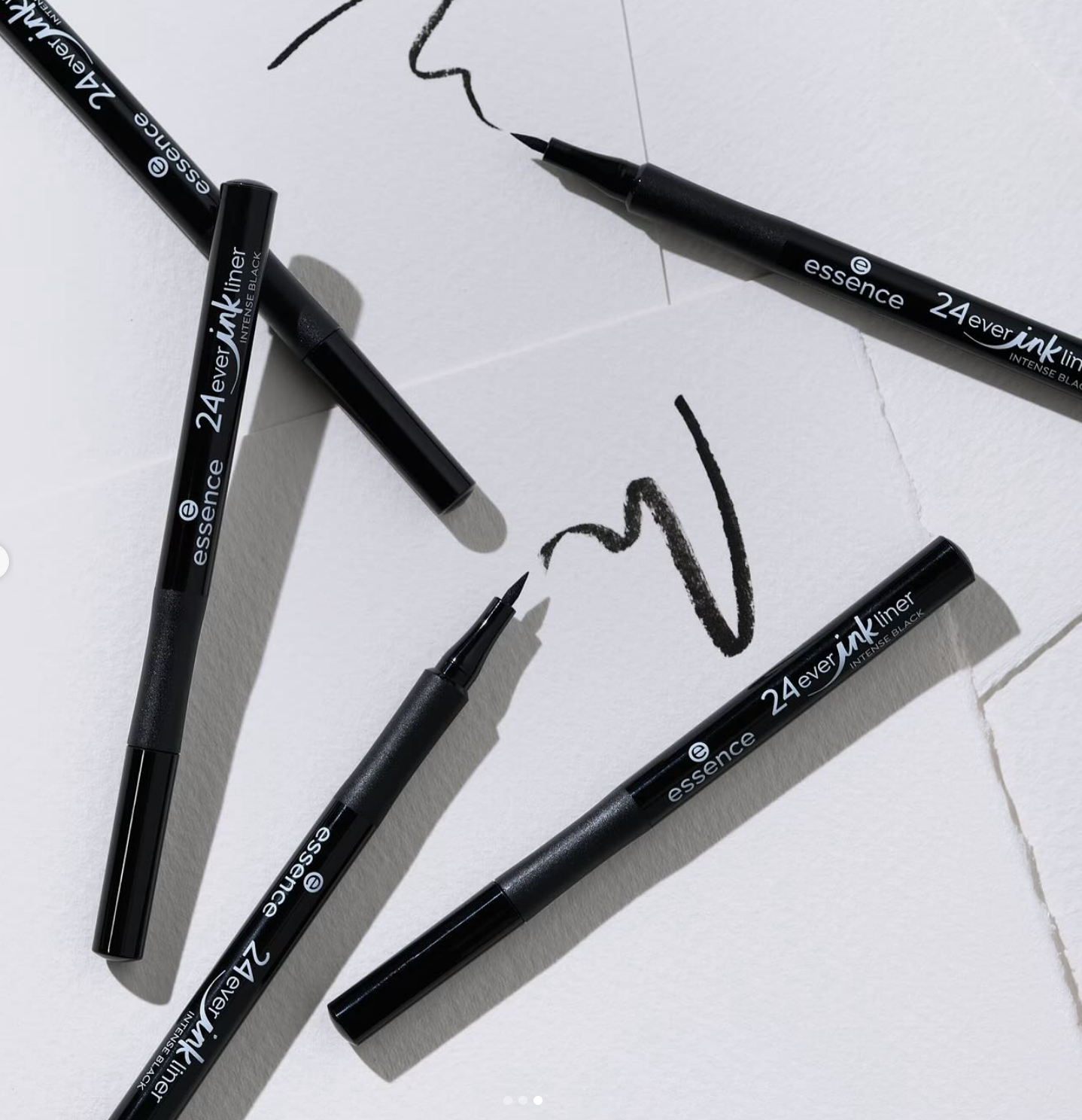 ESSENCE 24EVER LINER DELINEADOR