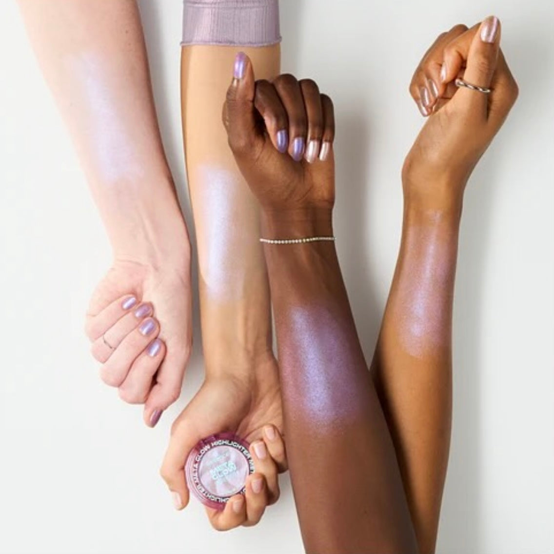 ESSENCE META GLOW HIGHLIGHTER