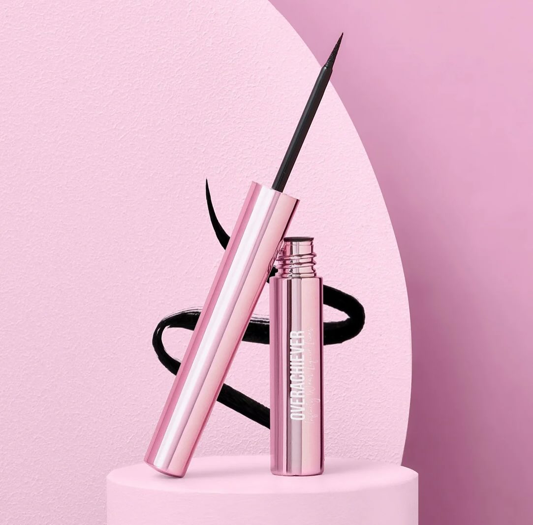 BEAUTY CREATIONS OVERACHIEVER  INFINITE WEAR DELINEDOR LÍQUIDO