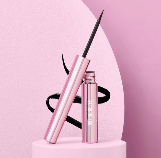 BEAUTY CREATIONS OVERACHIEVER  INFINITE WEAR DELINEDOR LÍQUIDO