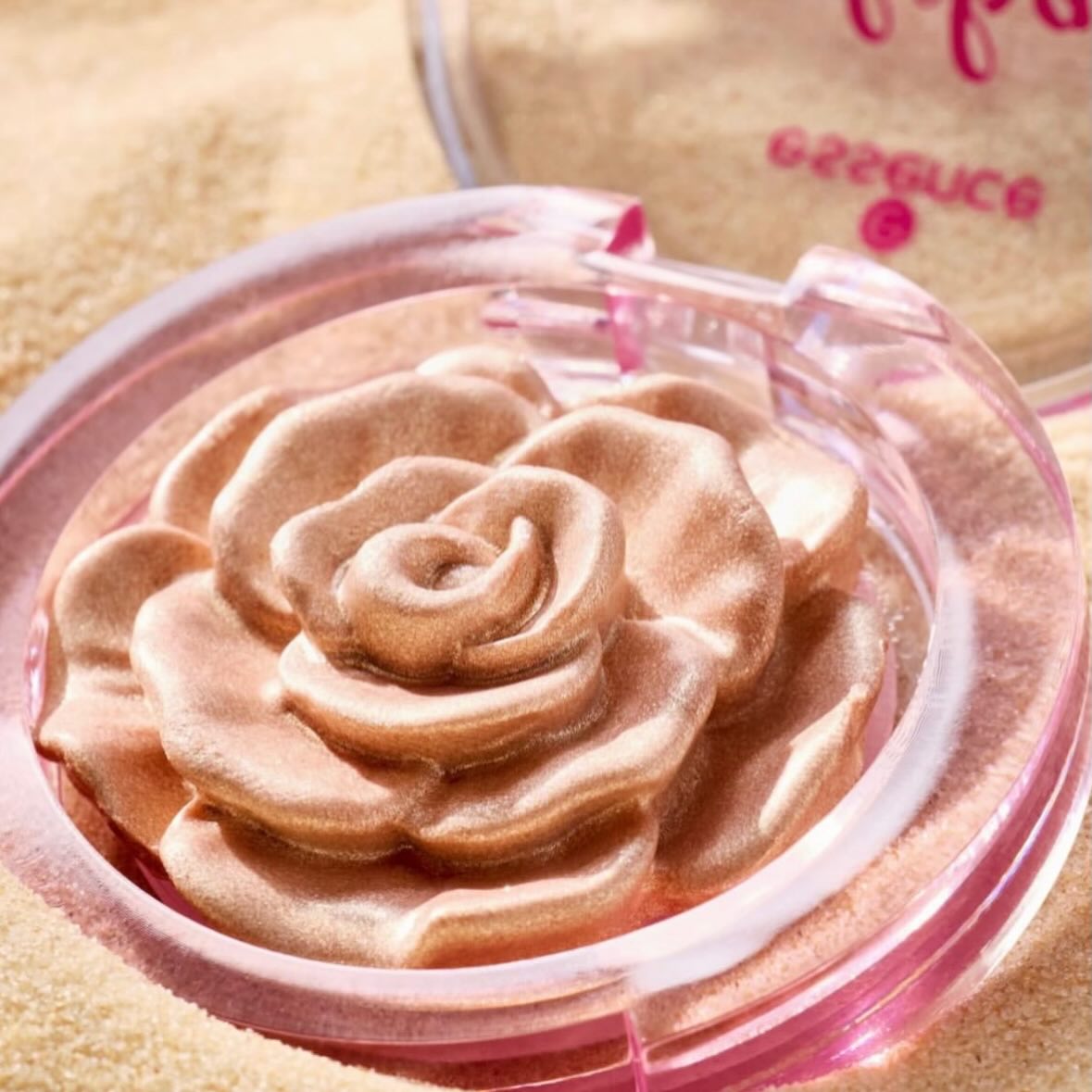 ESSENCE ALOHA, BABES! FLOWER HIGHLIGHTER